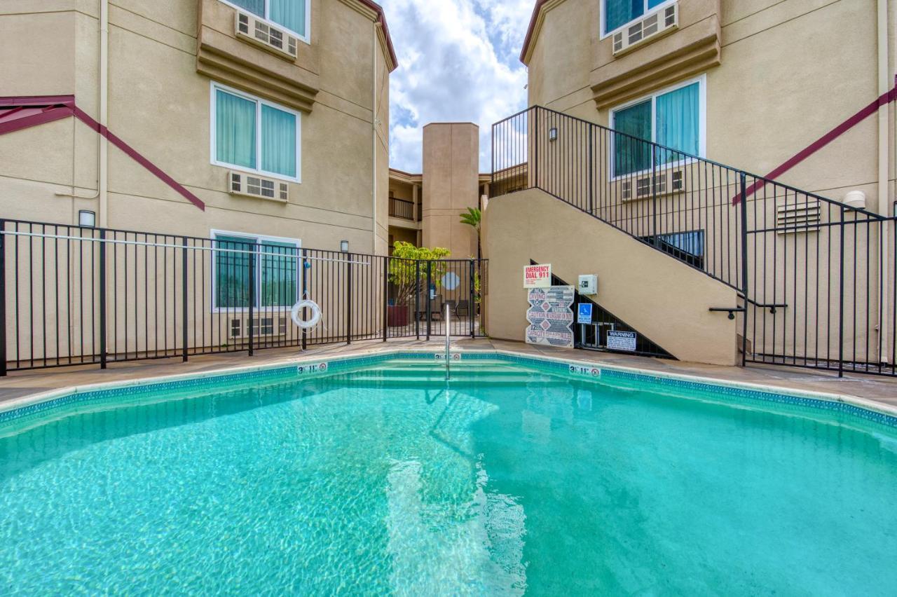 Days Inn By Wyndham Carlsbad Exteriér fotografie