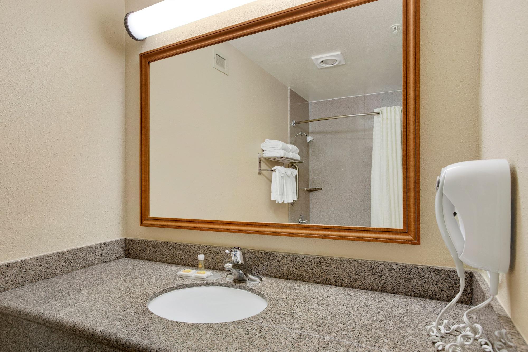 Days Inn By Wyndham Carlsbad Exteriér fotografie