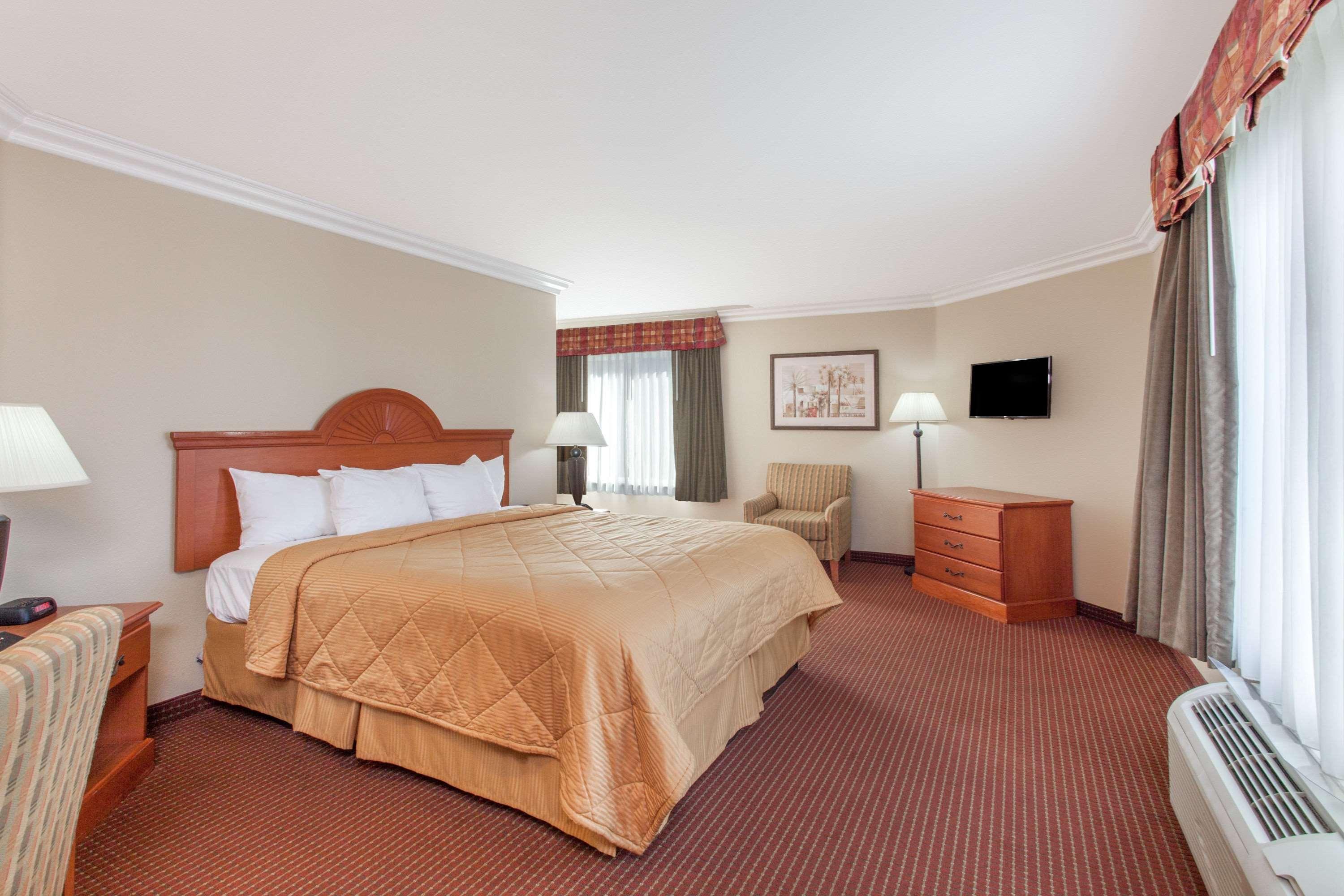 Days Inn By Wyndham Carlsbad Exteriér fotografie