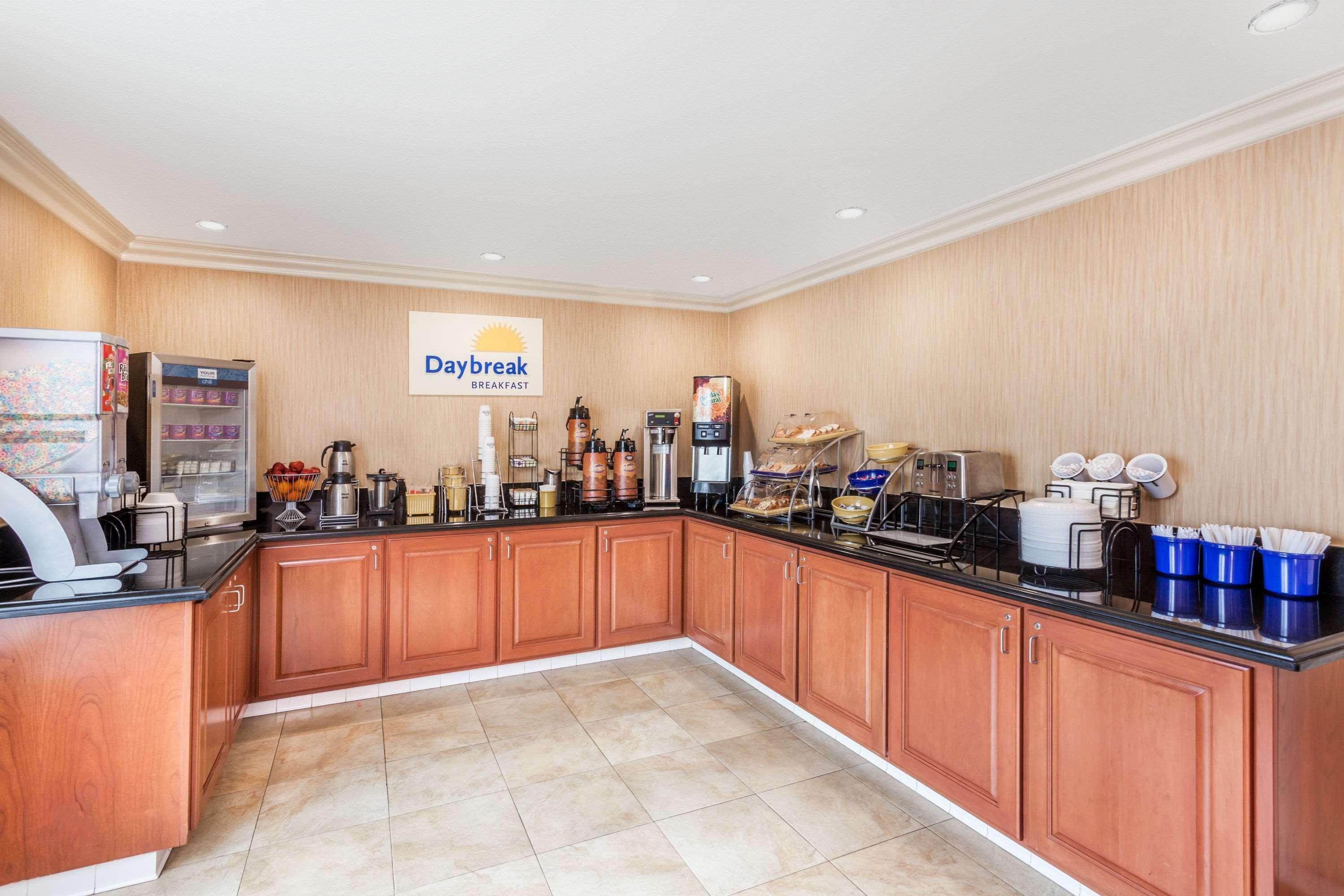 Days Inn By Wyndham Carlsbad Exteriér fotografie