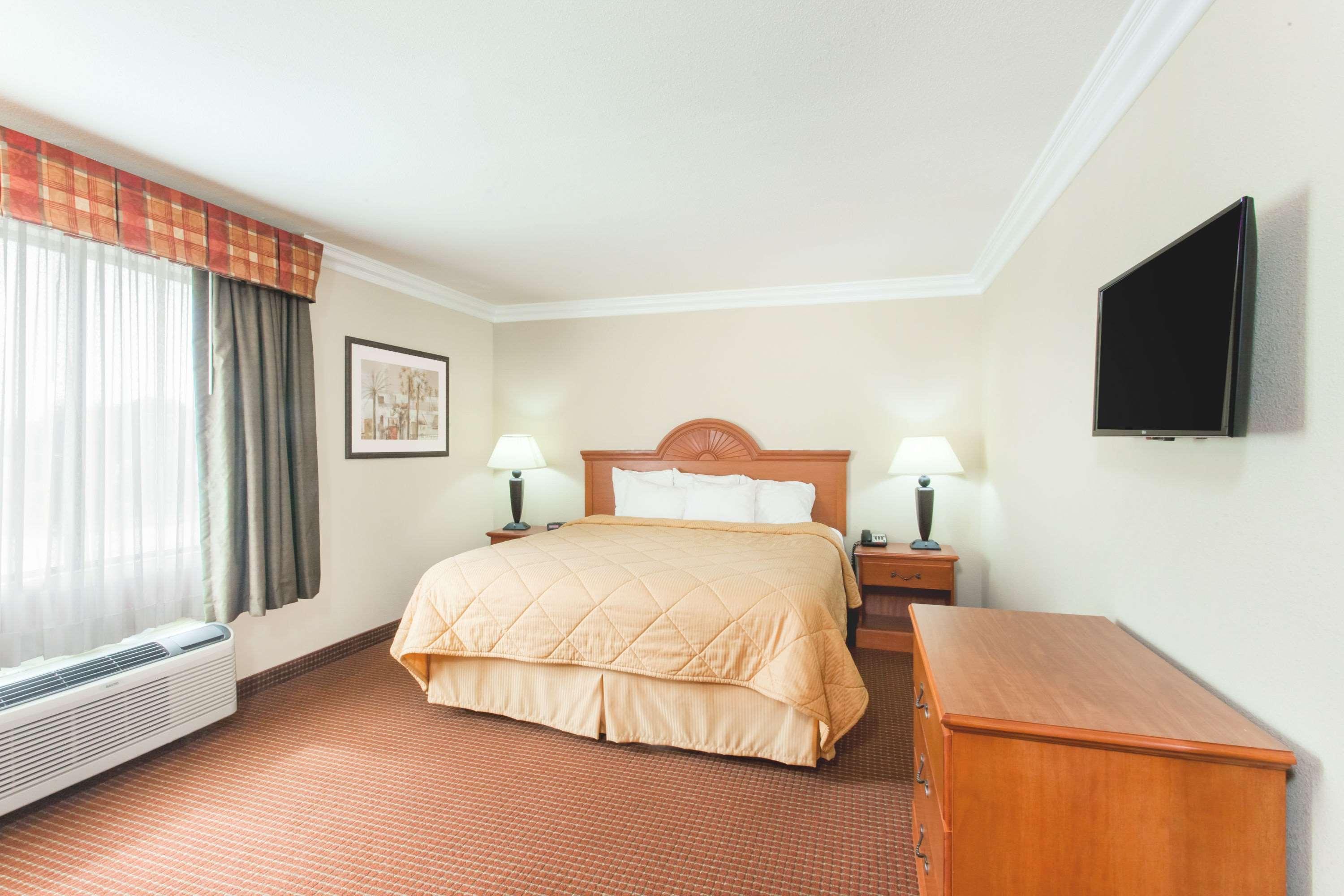 Days Inn By Wyndham Carlsbad Exteriér fotografie